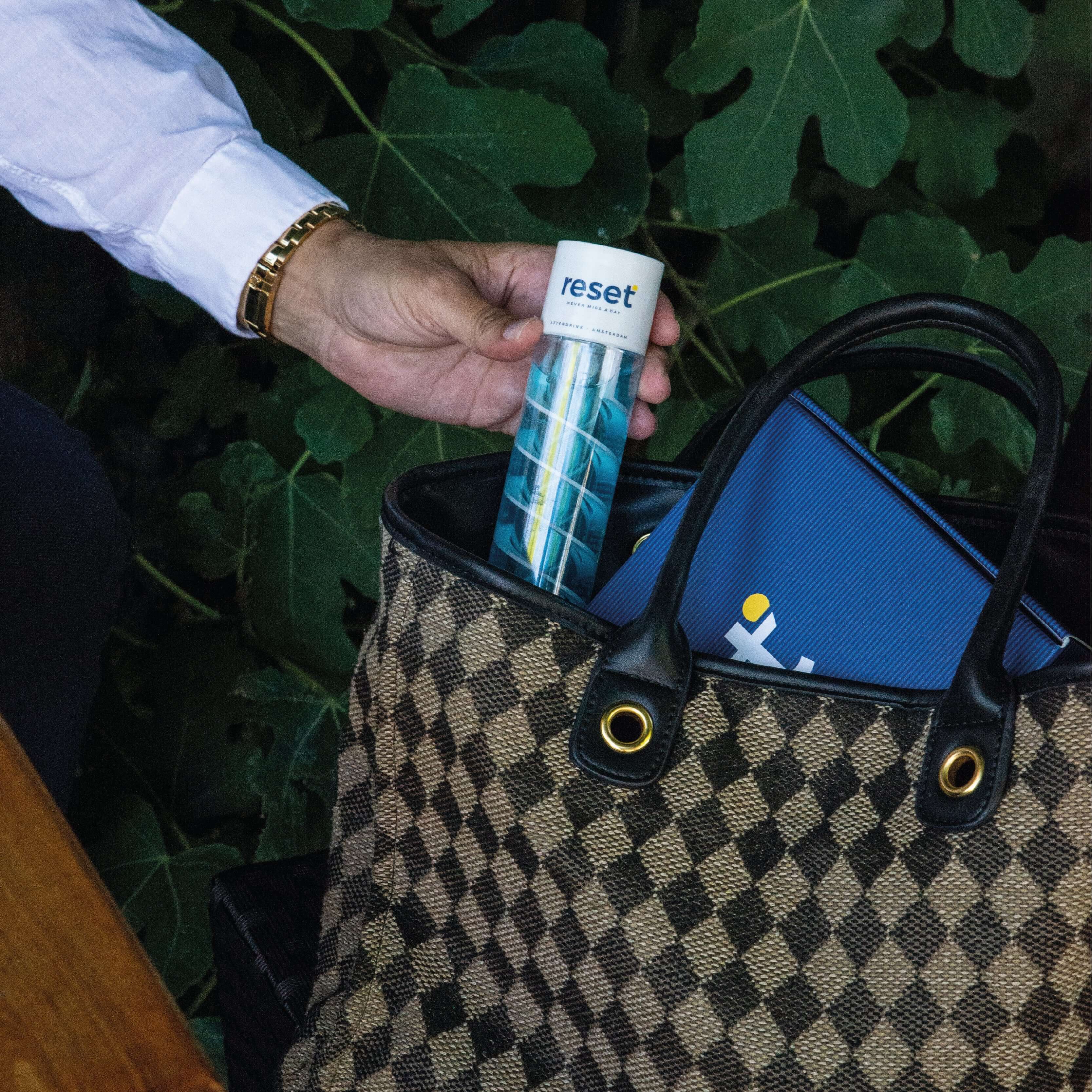 Reset AfterDrink is een anti-kater drankje dat verschillende antioxidanten bevat die je lichaam helpen tot 5 keer sneller te herstellen na het drinken van alcohol